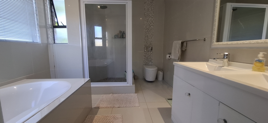 4 Bedroom Property for Sale in Gonubie Eastern Cape